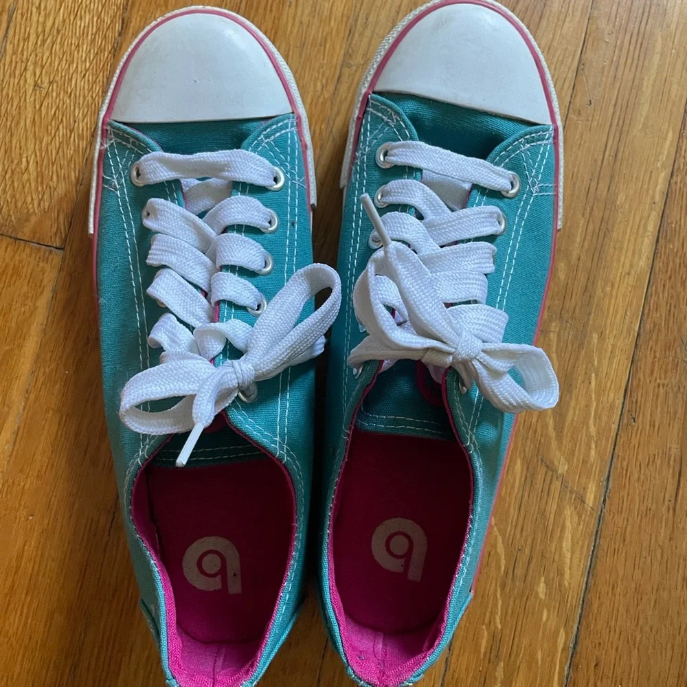 Retro-coloured sneakers - Picture 2 of 4